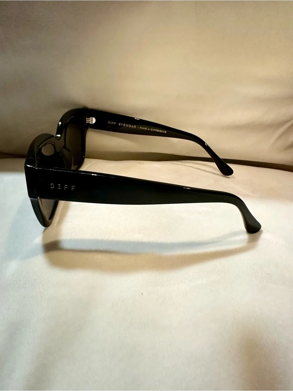 DIFF Oversized Bella polarized Sunglasses in Black